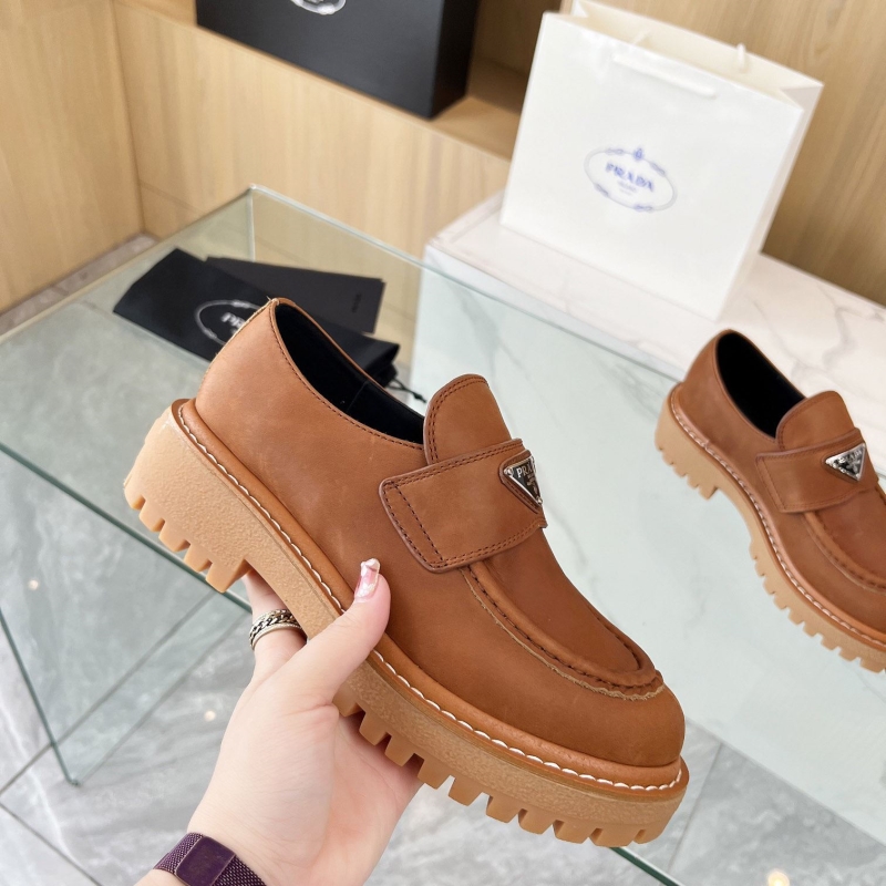 Pra*a leather shoes
